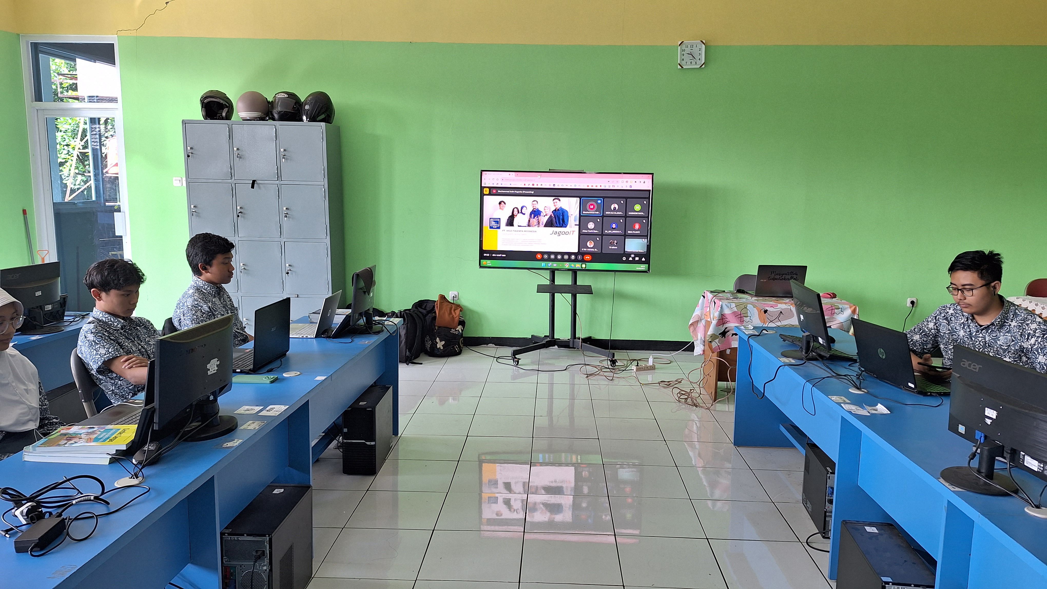 2023-08-04-17-16-07-pelaksanaan-teaching-factory-smkn-4-bandung-bersama-neuronworks-jagoit.jpg